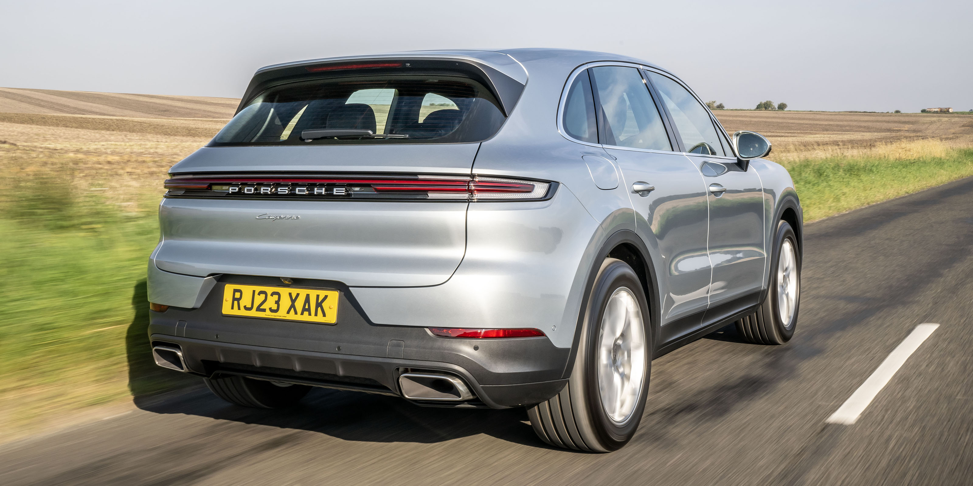 Porsche Cayenne rear corner tracking
