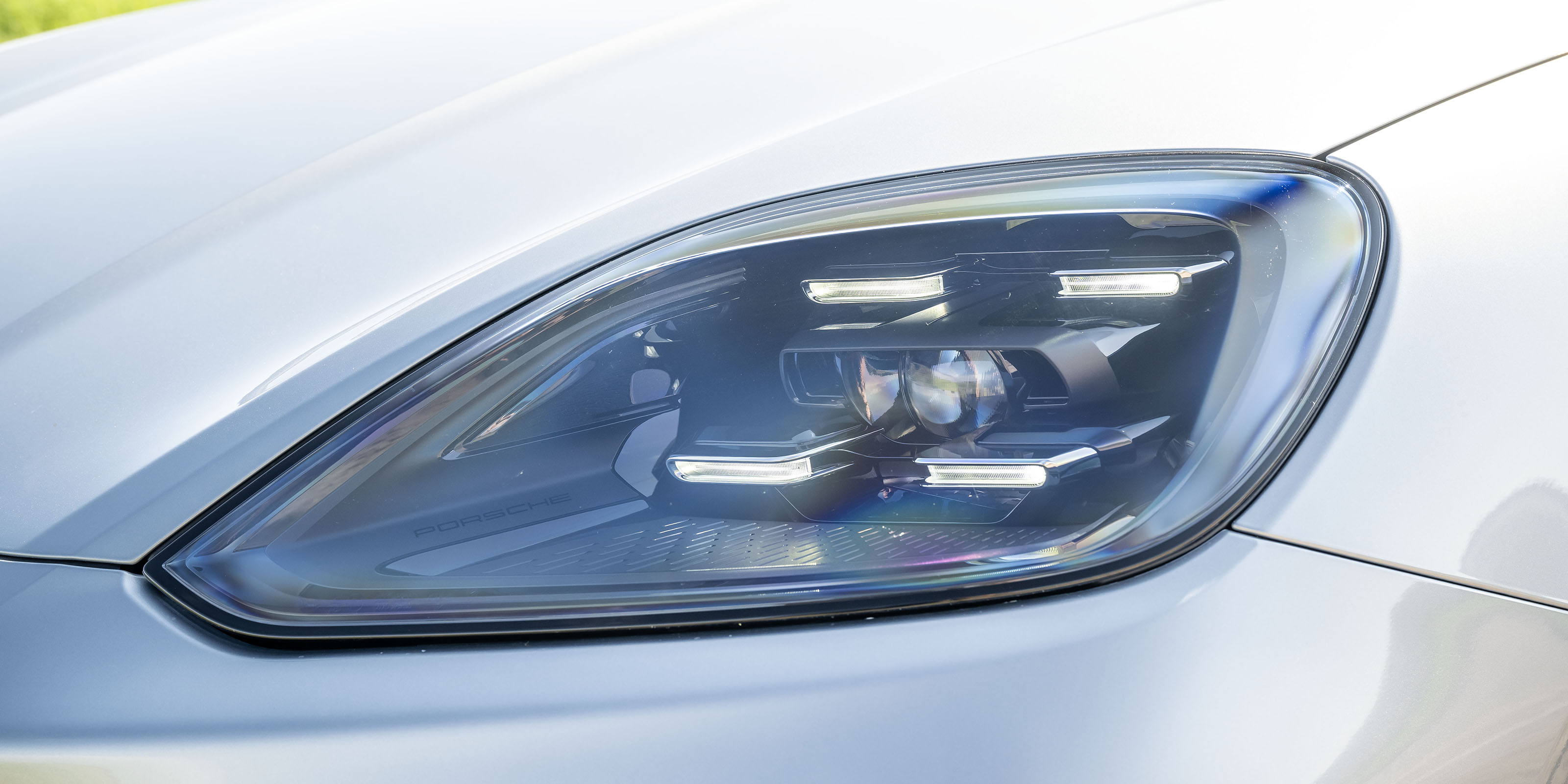 Porsche Cayenne head light