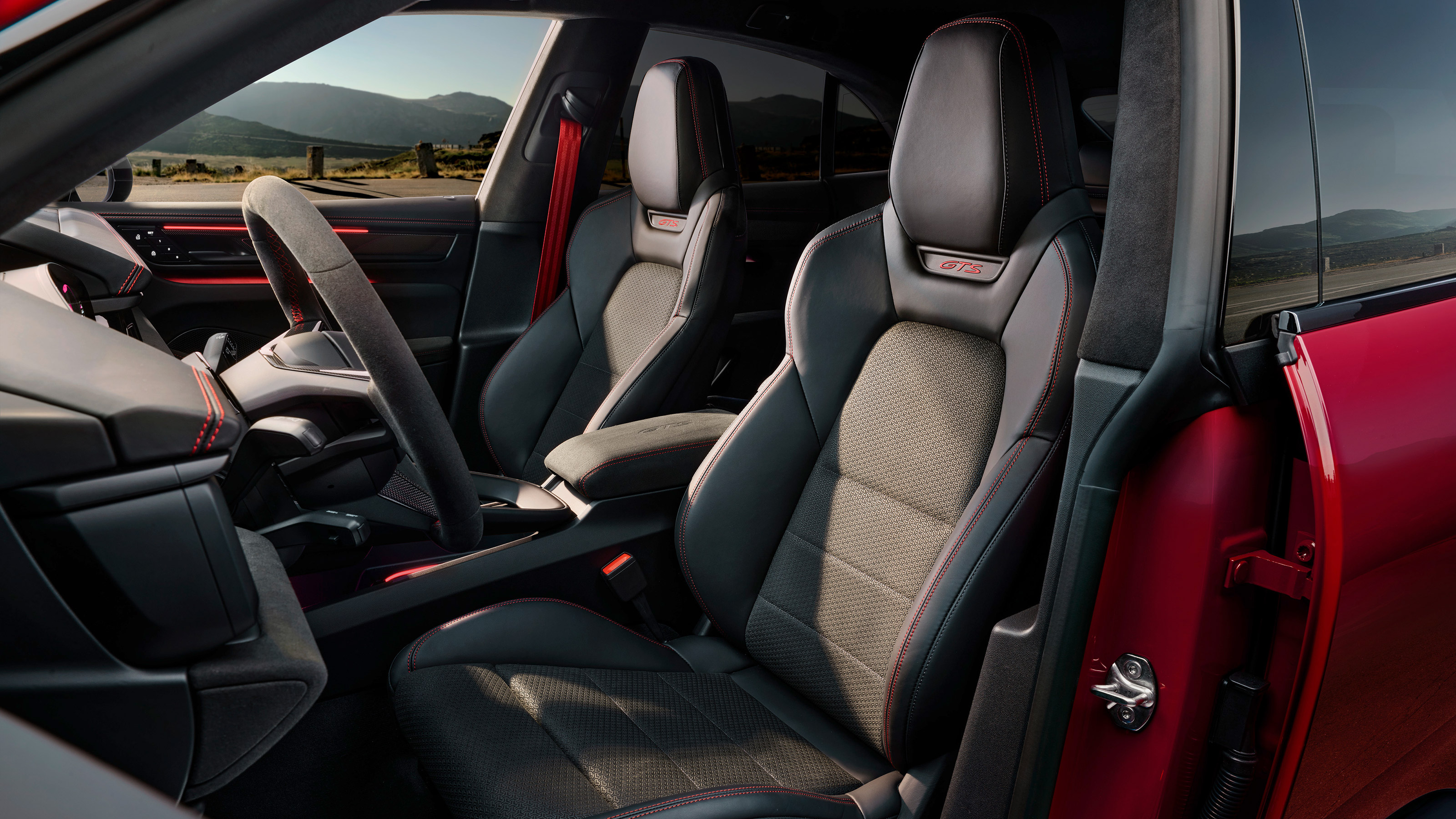 Porsche Macan Electric GTS - seats