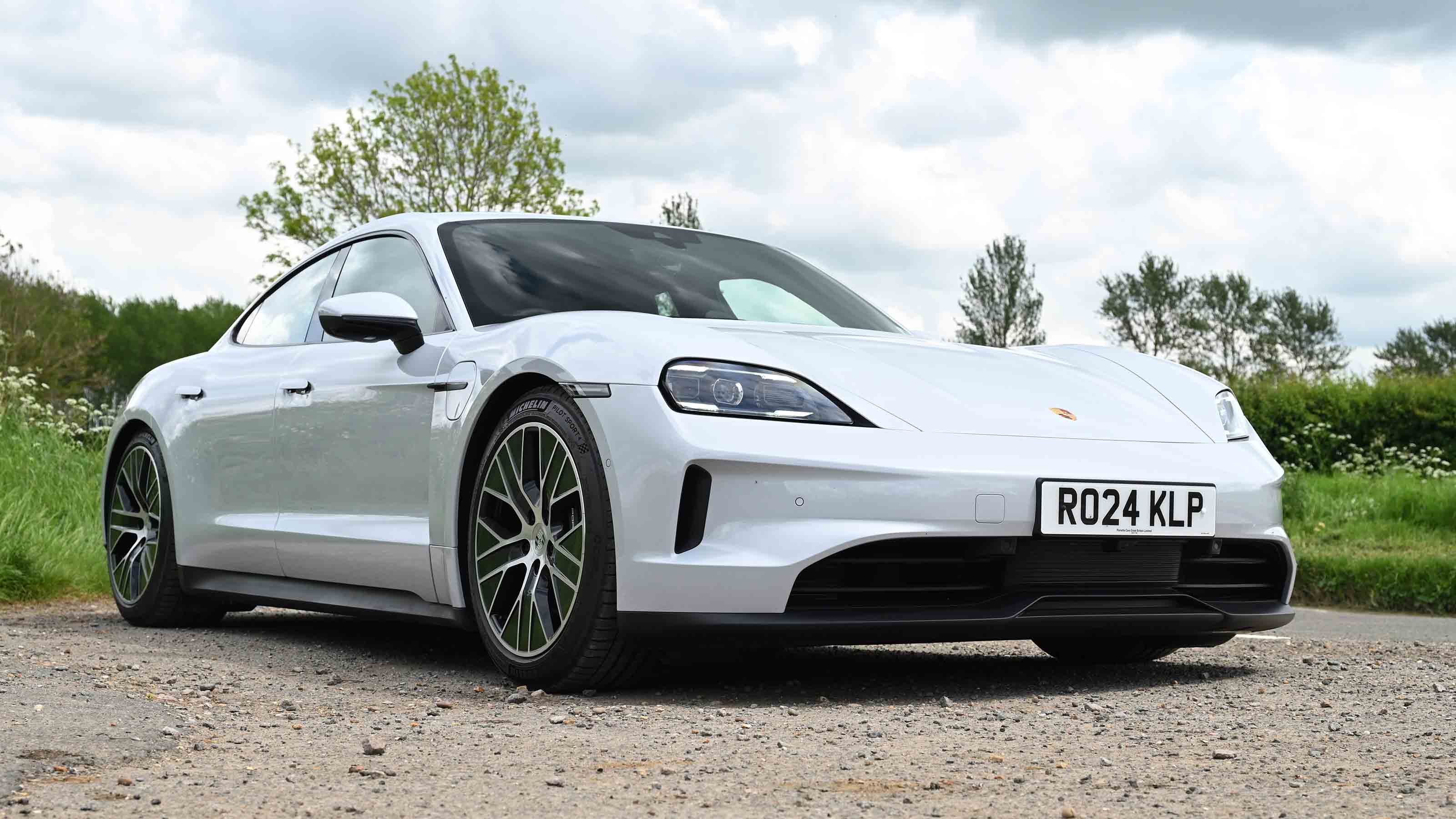 Porsche Taycan - front corner static
