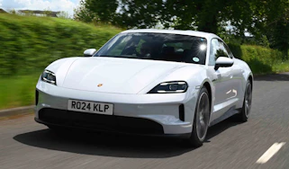 Porsche Taycan - front tracking