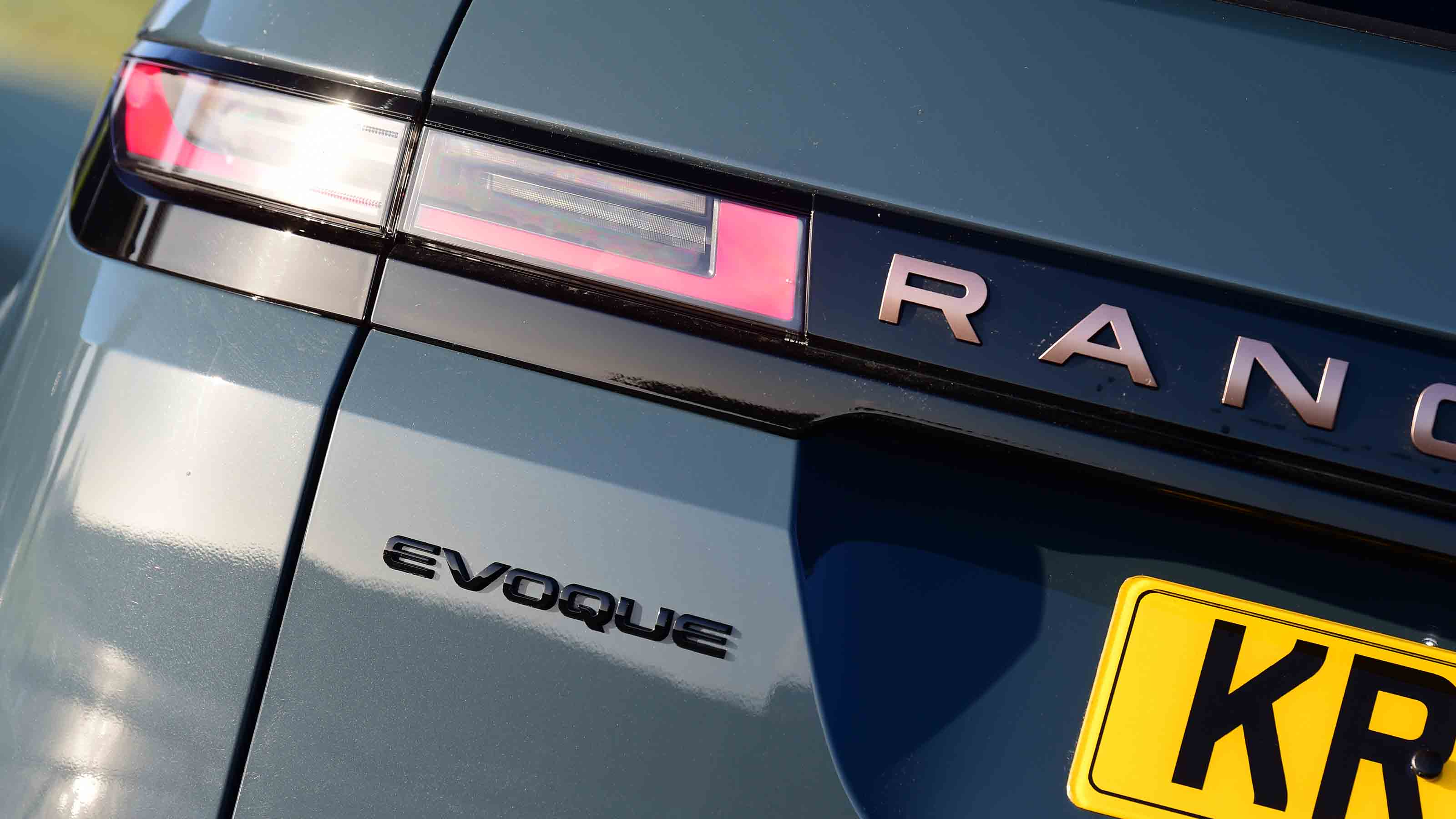 Range Rover Evoque P300e Autobiography - Evoque badge