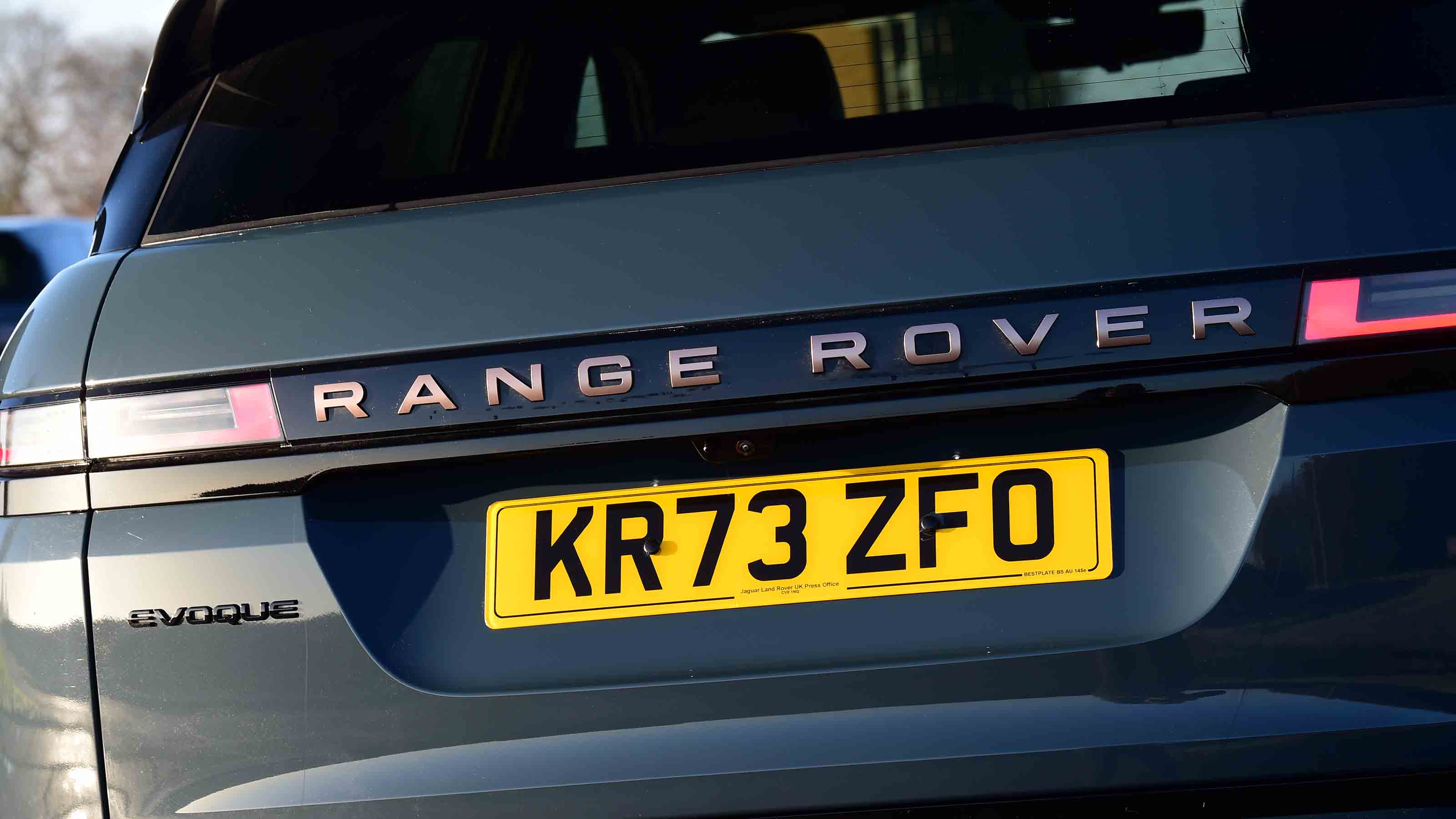 Range Rover Evoque P300e Autobiography - tailgate Range Rover badge
