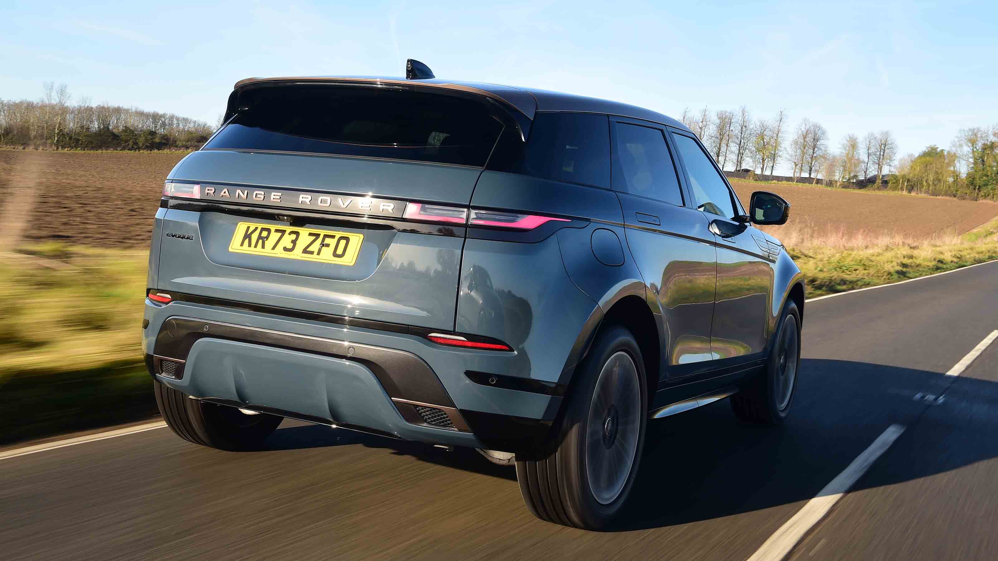 Range Rover Evoque P300e Autobiography - rear corner tracking