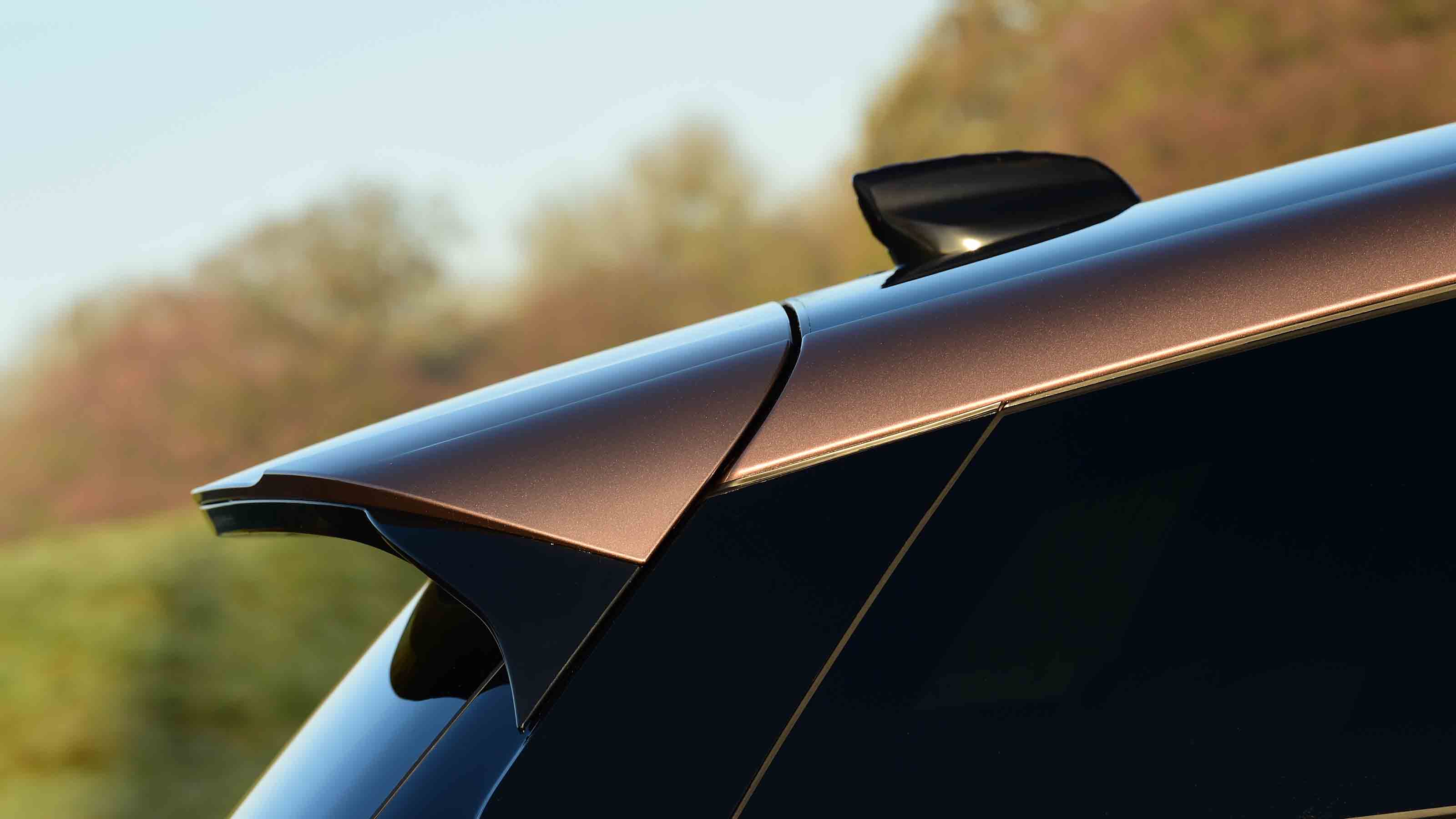 Range Rover Evoque P300e Autobiography - Corinthian bronze contrast roof