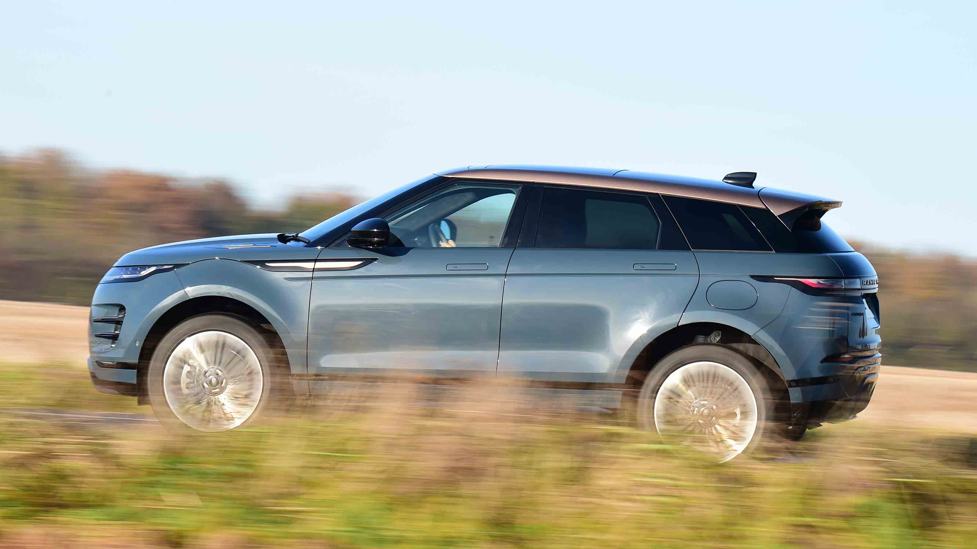 Range Rover Evoque P300e Autobiography - side panning