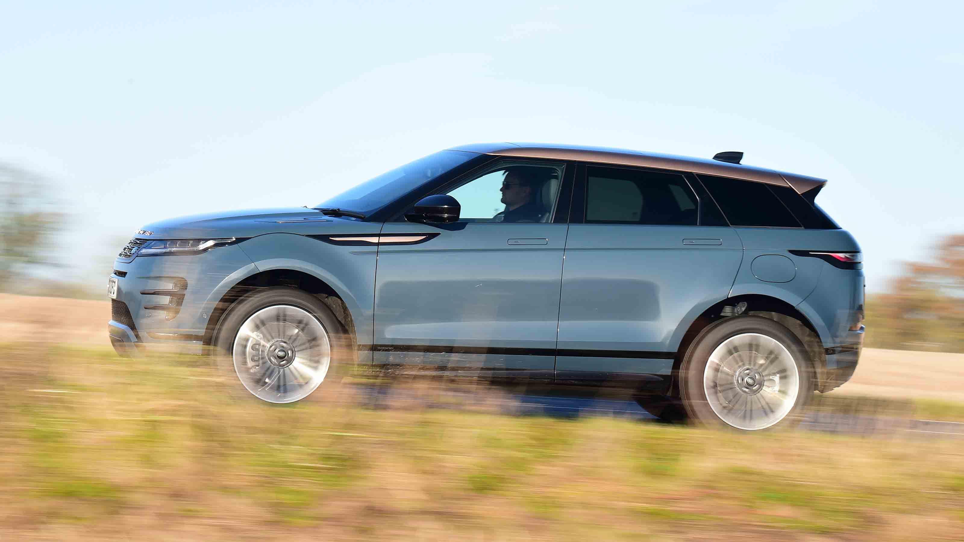 Range Rover Evoque P300e Autobiography - side panning alternative