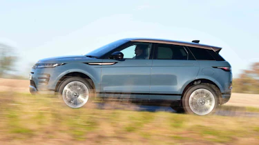 Range Rover Evoque P300e Autobiography - side panning alternative