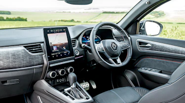 Renault Arkana dashboard side view