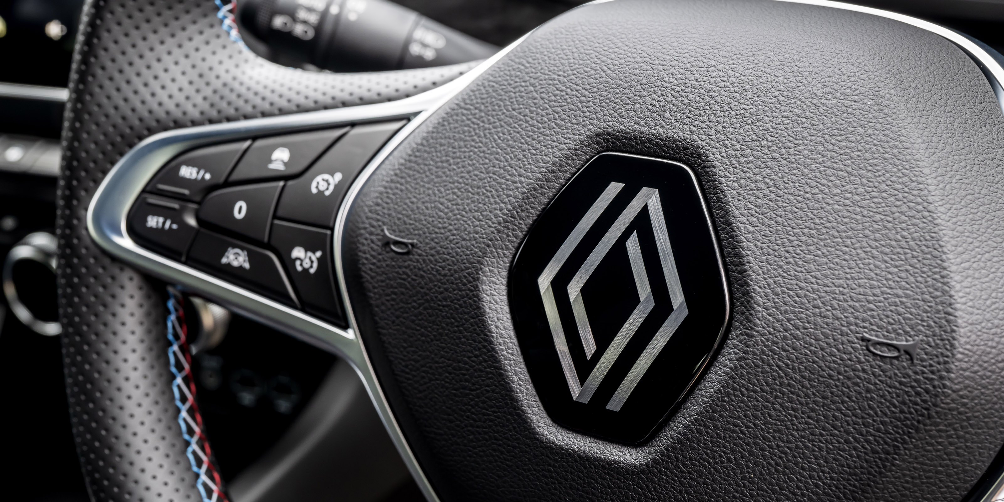 Renault Arkana steering wheel detail