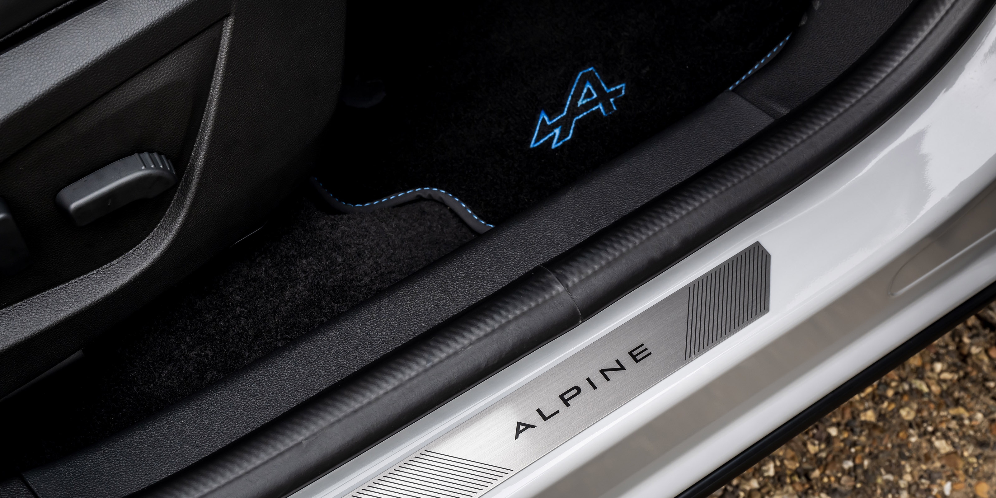 Renault Arkana Esprit Alpine door sill protector