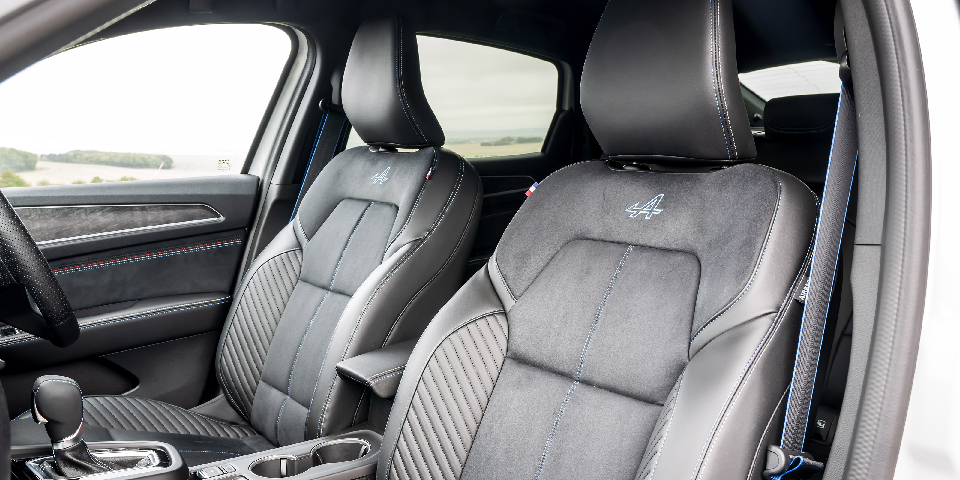 Renault Arkana front seats