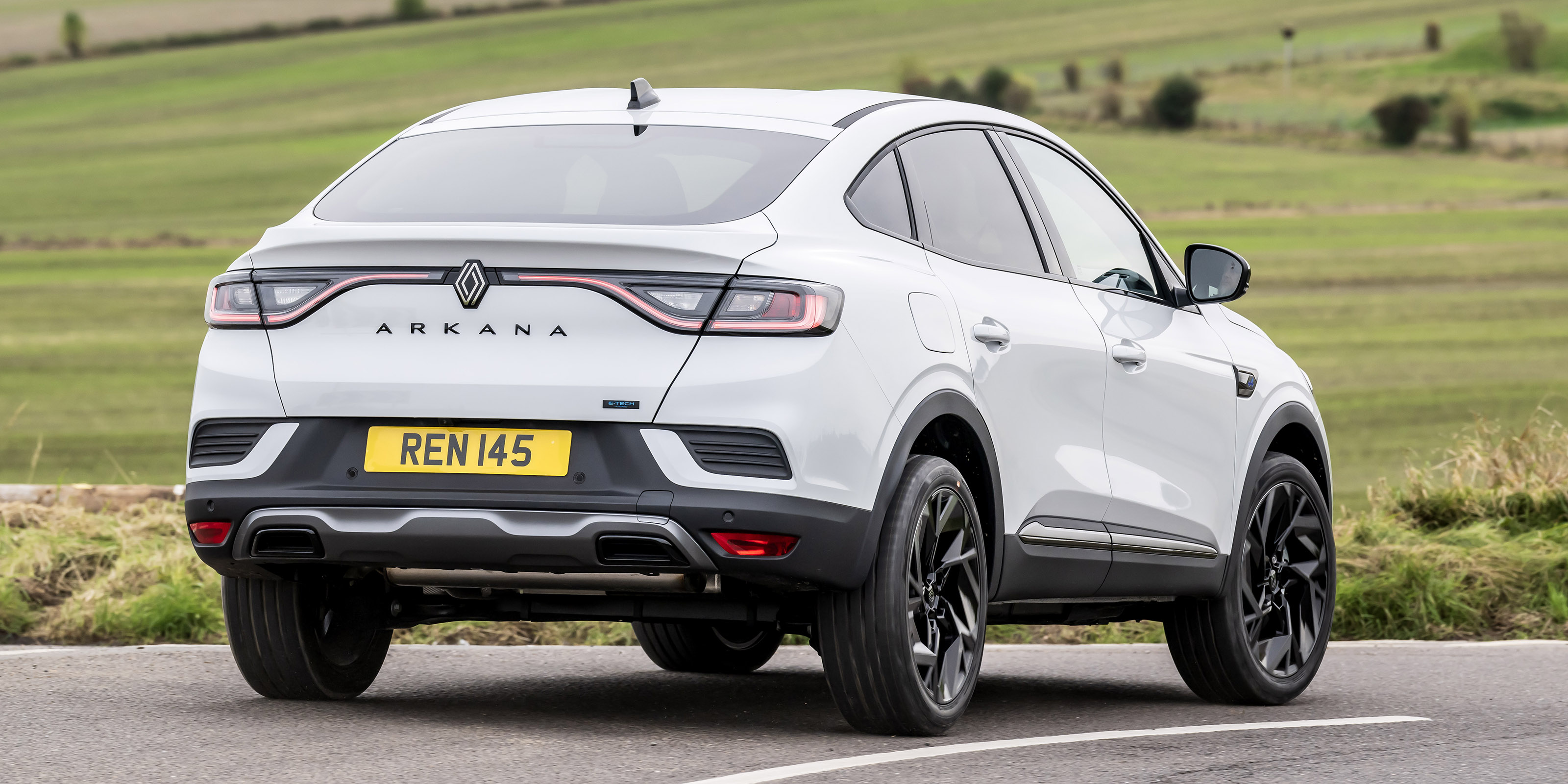 Renault Arkana rear cornering