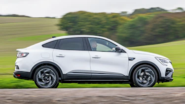 Renault Arkana side panning