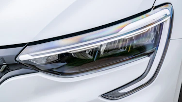 Renault Arkana head lamp