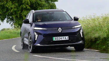 Renault Scenic vs Hyundai Ioniq 5 - Renault Scenic front cornering