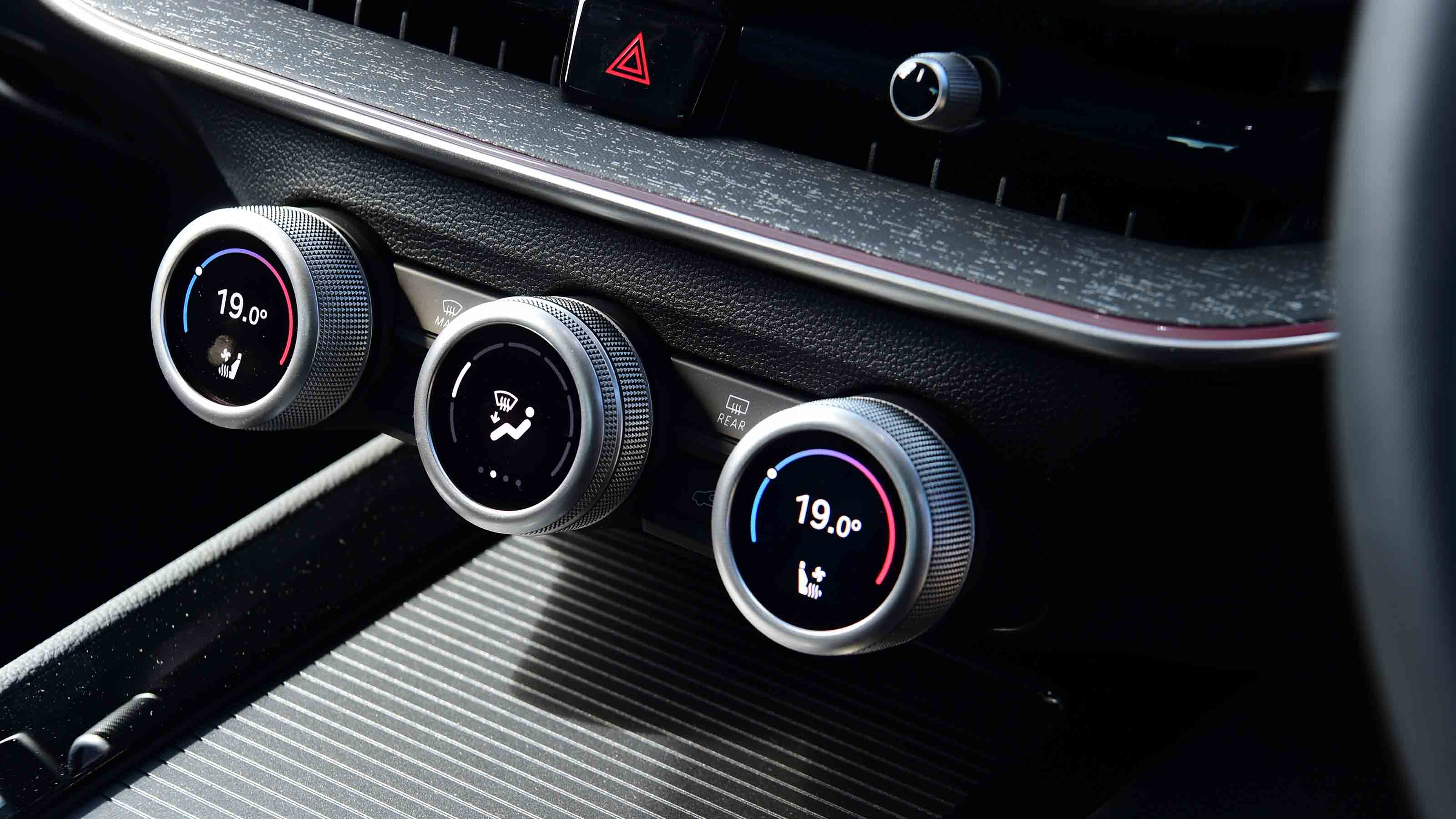 Skoda Superb hatch - 'Smart Dials' detail