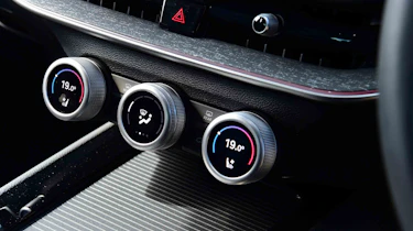 Skoda Superb hatch - 'Smart Dials' detail