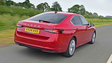 Skoda Superb hatch - rear tracking