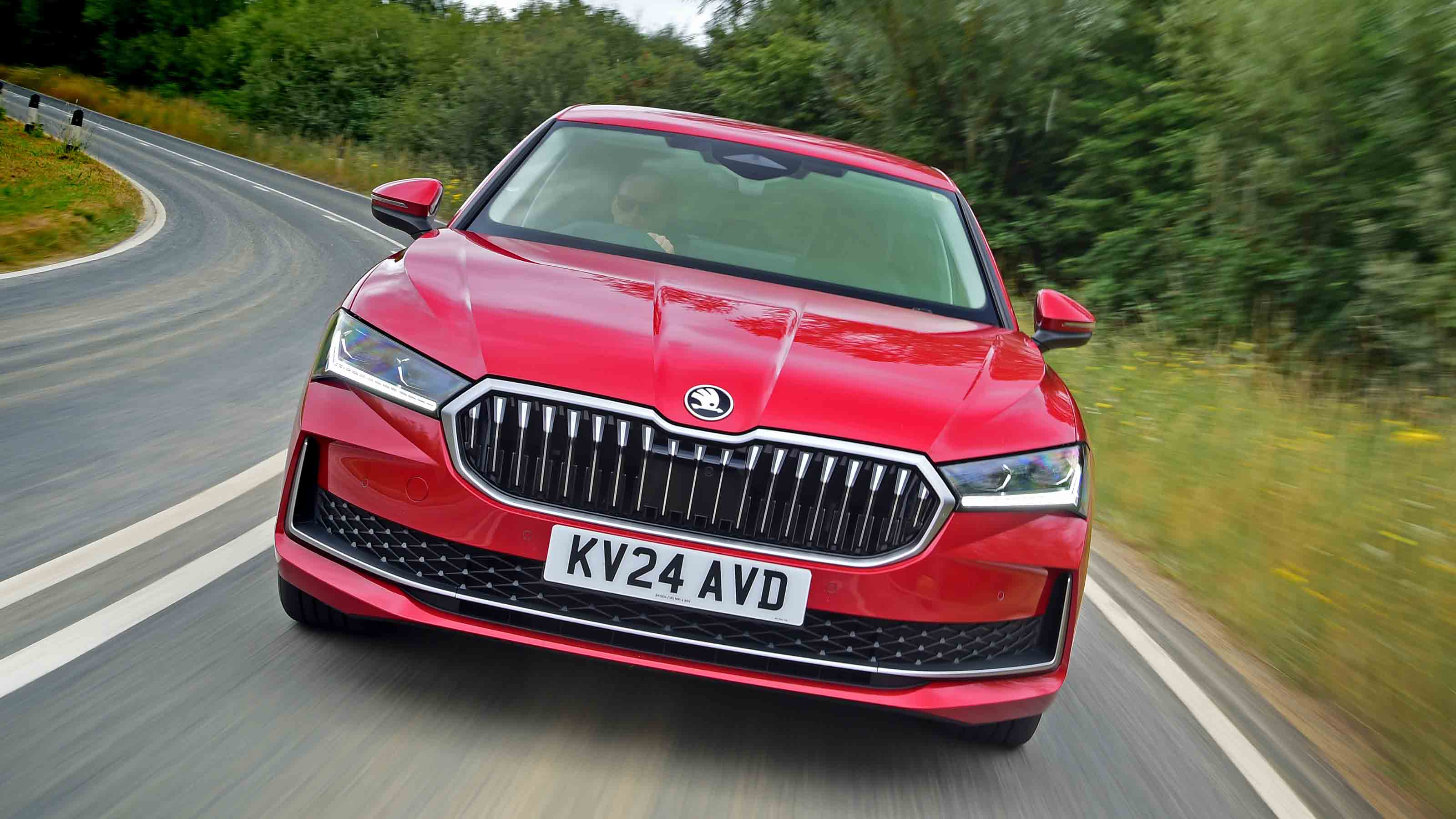 Skoda Superb hatch - full width front