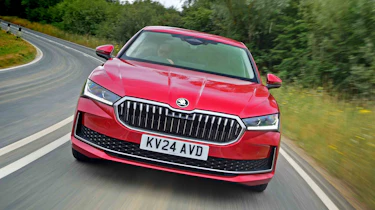 Skoda Superb hatch - full width front