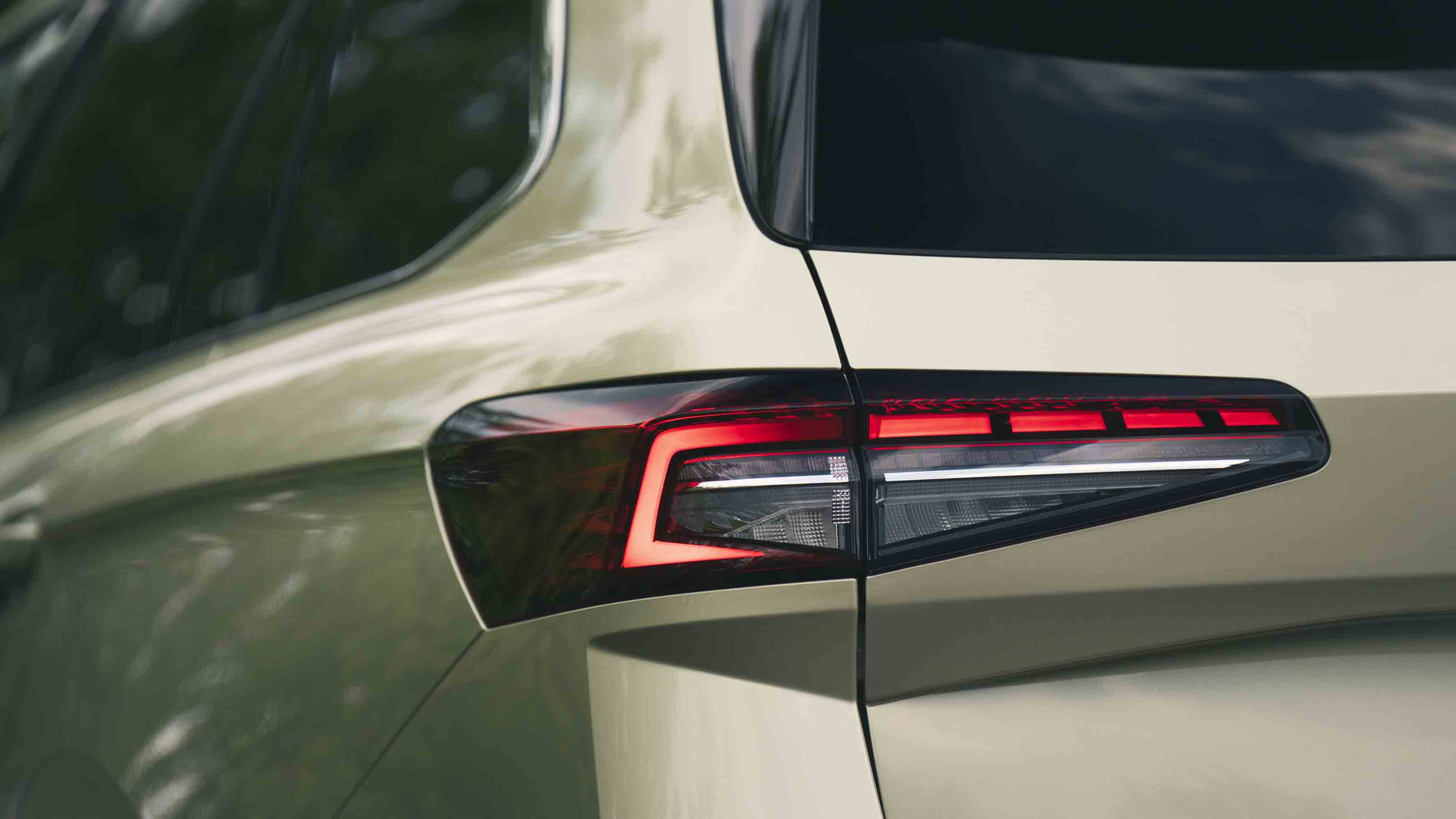 Skoda Superb Estate - tail light detail