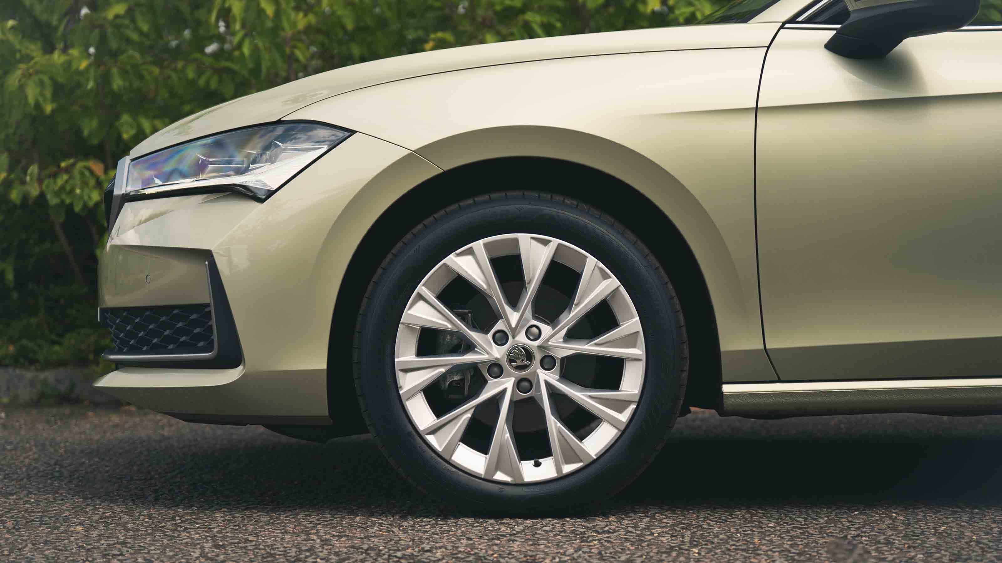 Skoda Superb Estate - alloy wheel detail