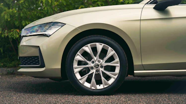 Skoda Superb Estate - alloy wheel detail