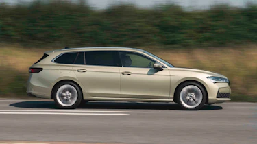 Skoda Superb Estate - side panning