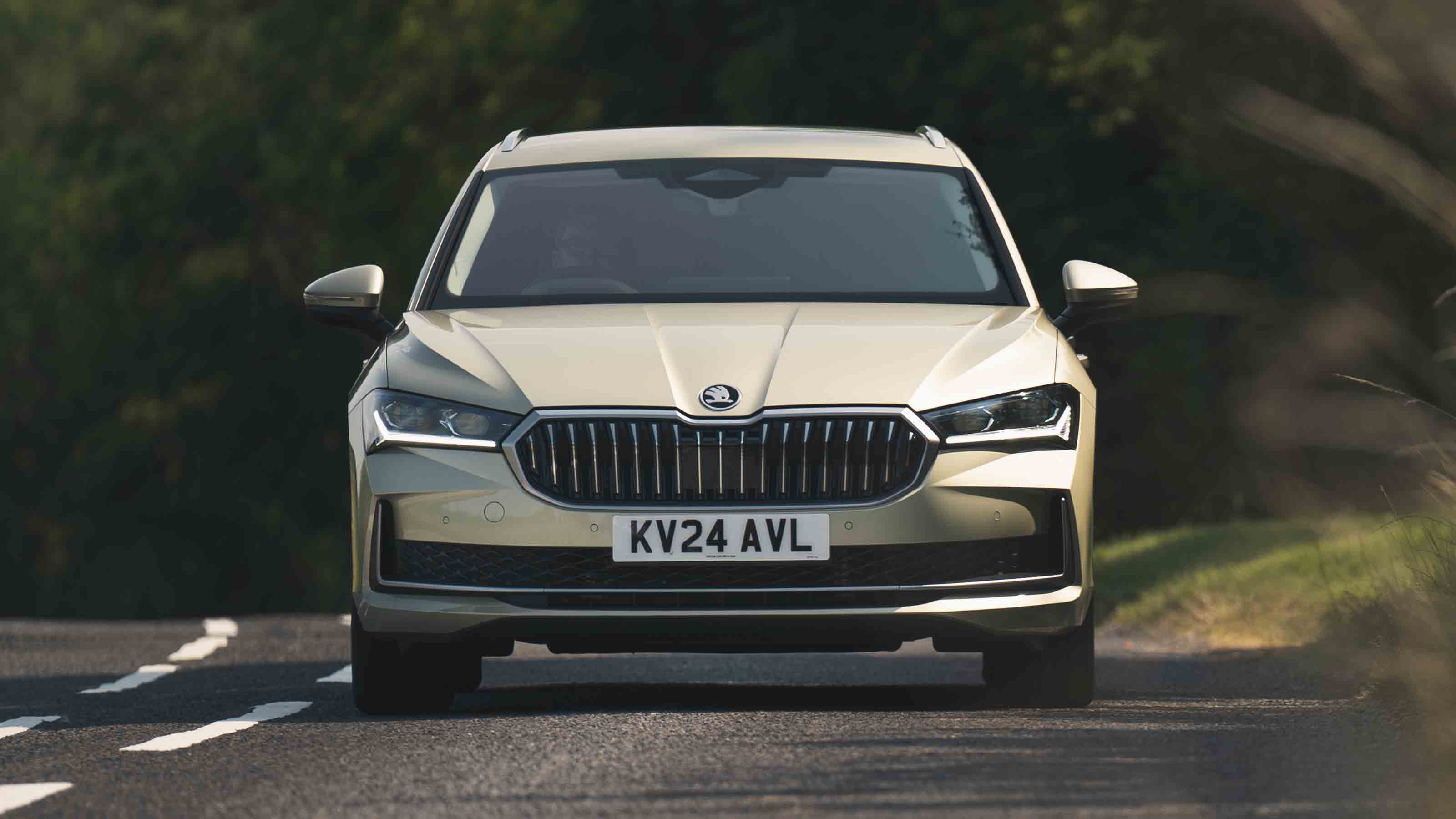 Skoda Superb Estate - front full width image