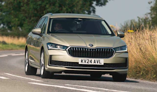 Skoda Superb Estate - front cornering turning left
