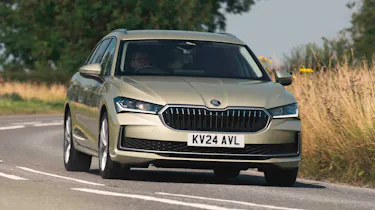 Skoda Superb Estate - front cornering turning left