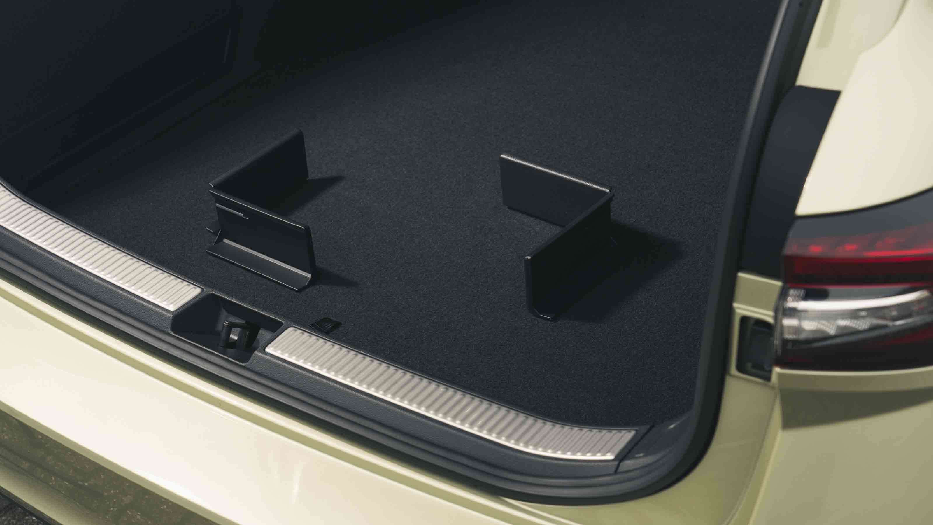 Skoda Superb Estate - boot divider