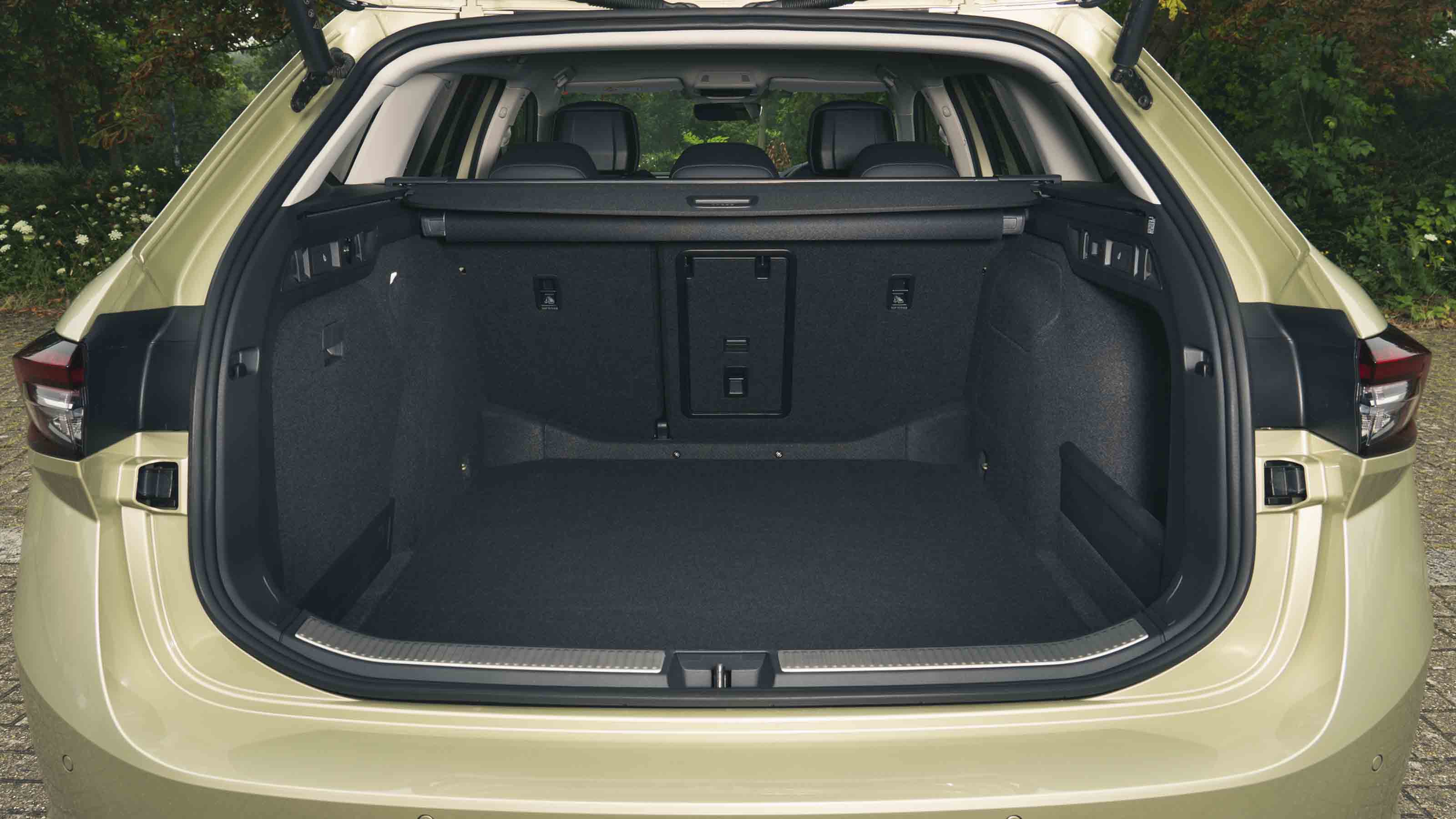 Skoda Superb Estate - boot with seats up