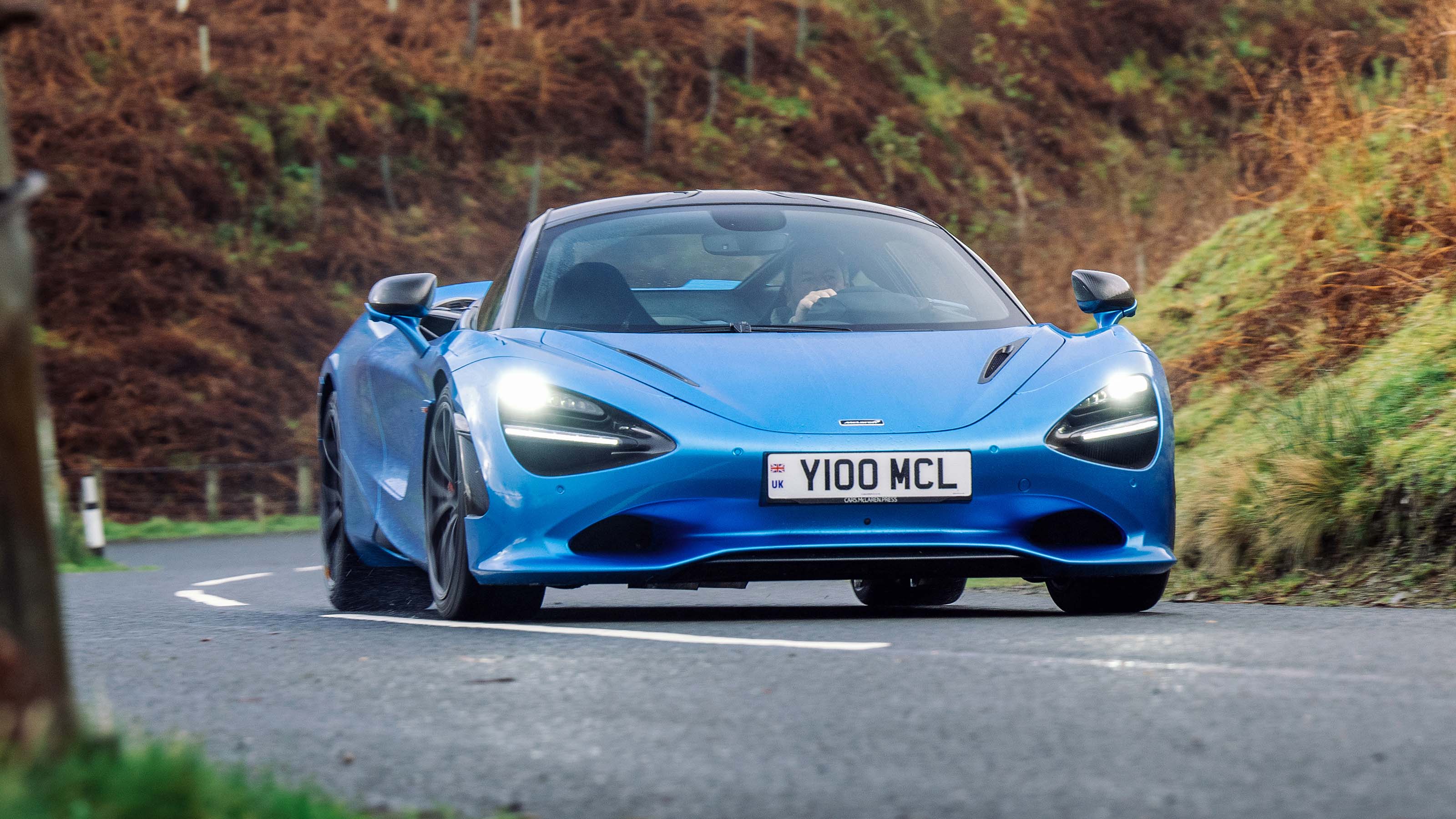 McLaren 750S front cornering