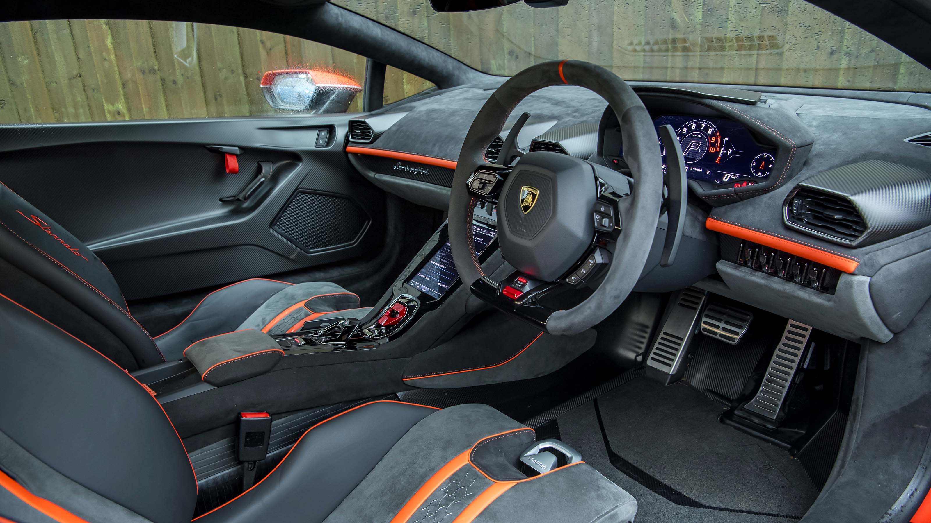 Lamborghini Huracan interior