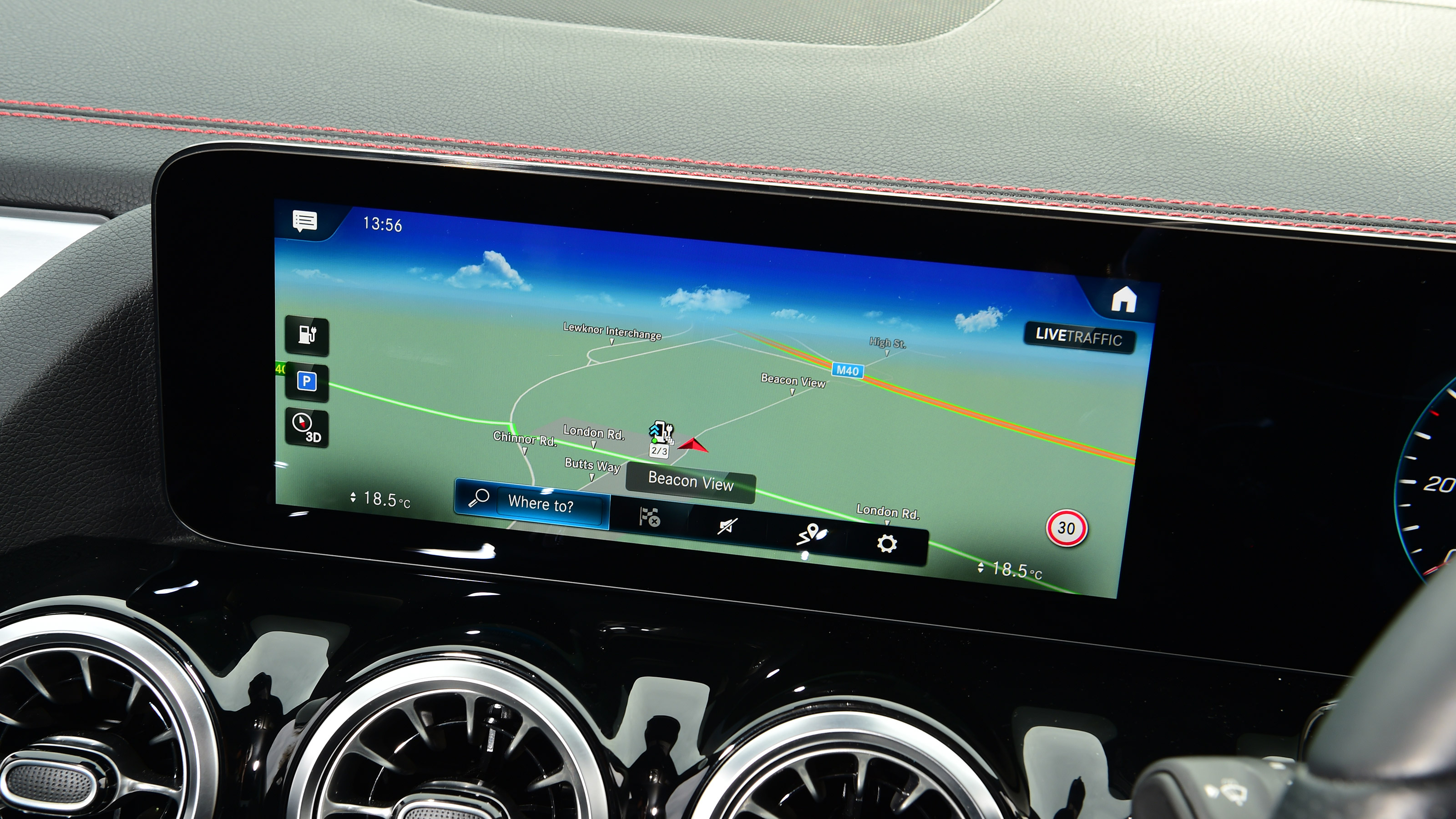 Used Mercedes EQA - screen
