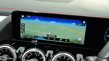 Used Mercedes EQA - screen