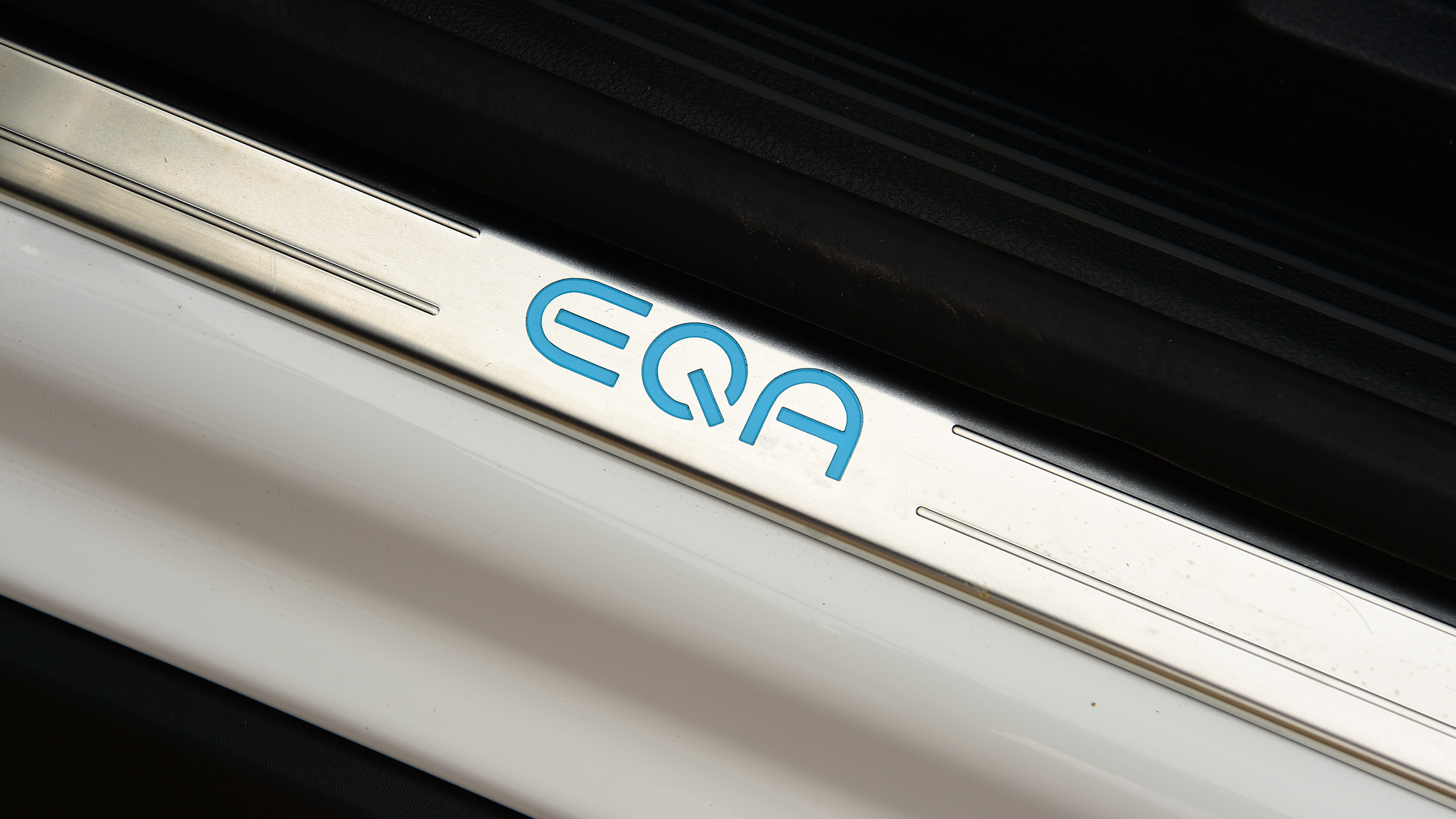 Used Mercedes EQA - sill