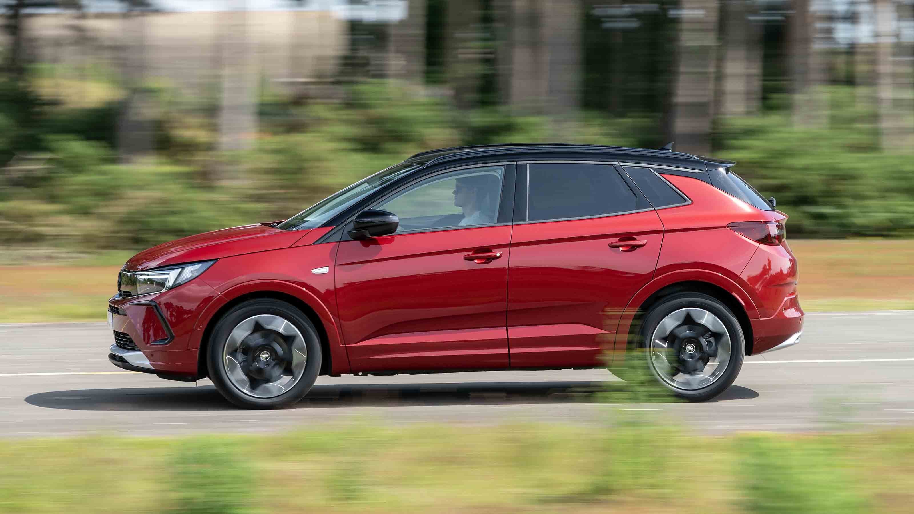 Vauxhall Grandland - side panning
