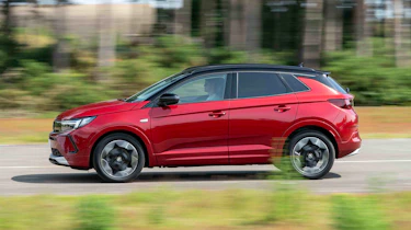 Vauxhall Grandland - side panning