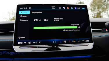 Volkswagen ID.7 - infotainment battery charge screen