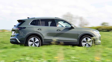 Volkswagen Tiguan - side panning