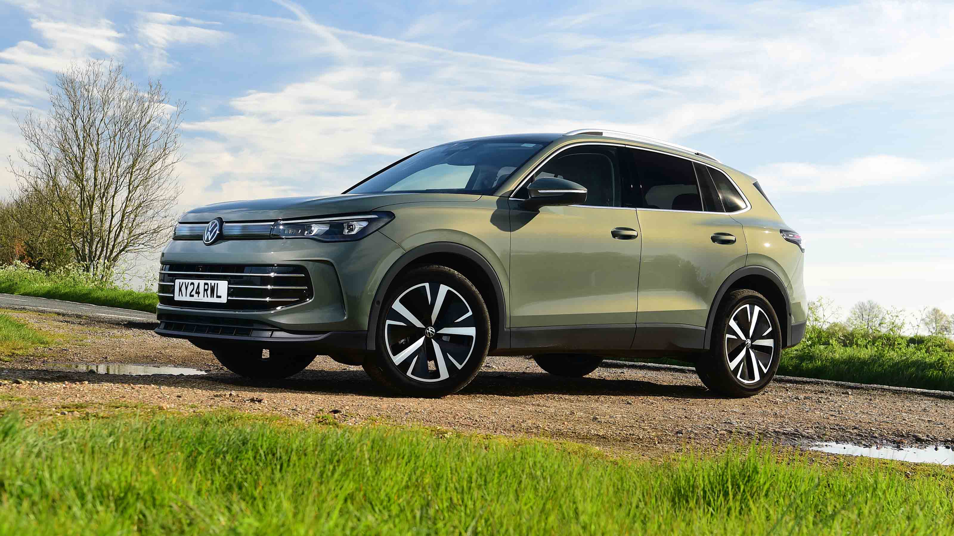 Volkswagen Tiguan - front corner static