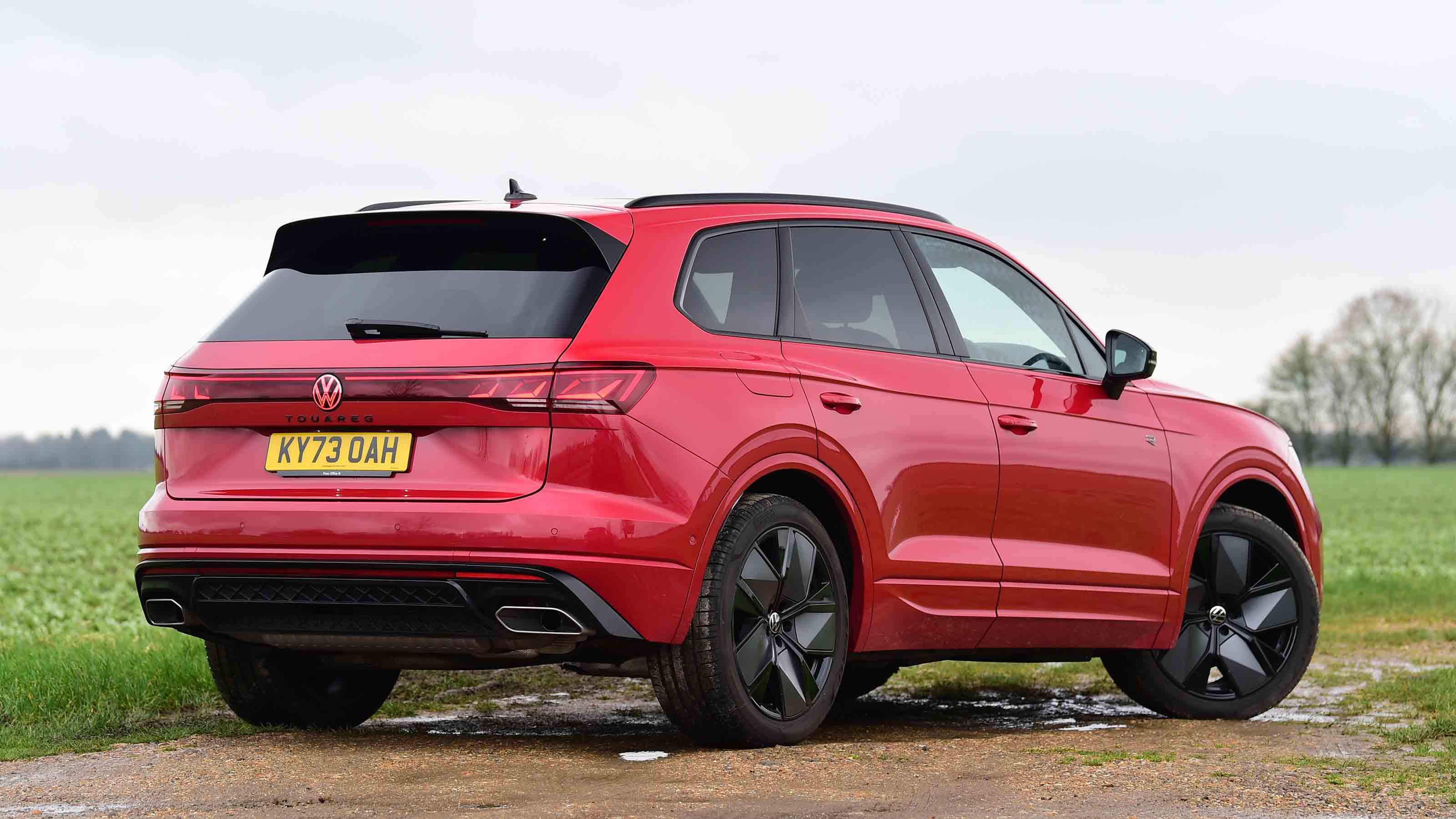 Volkswagen Touareg 3.0 TDI 4MOTION Black Edition – rear corner static