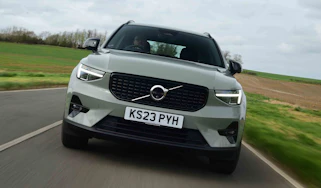 Volvo XC40 - front full width