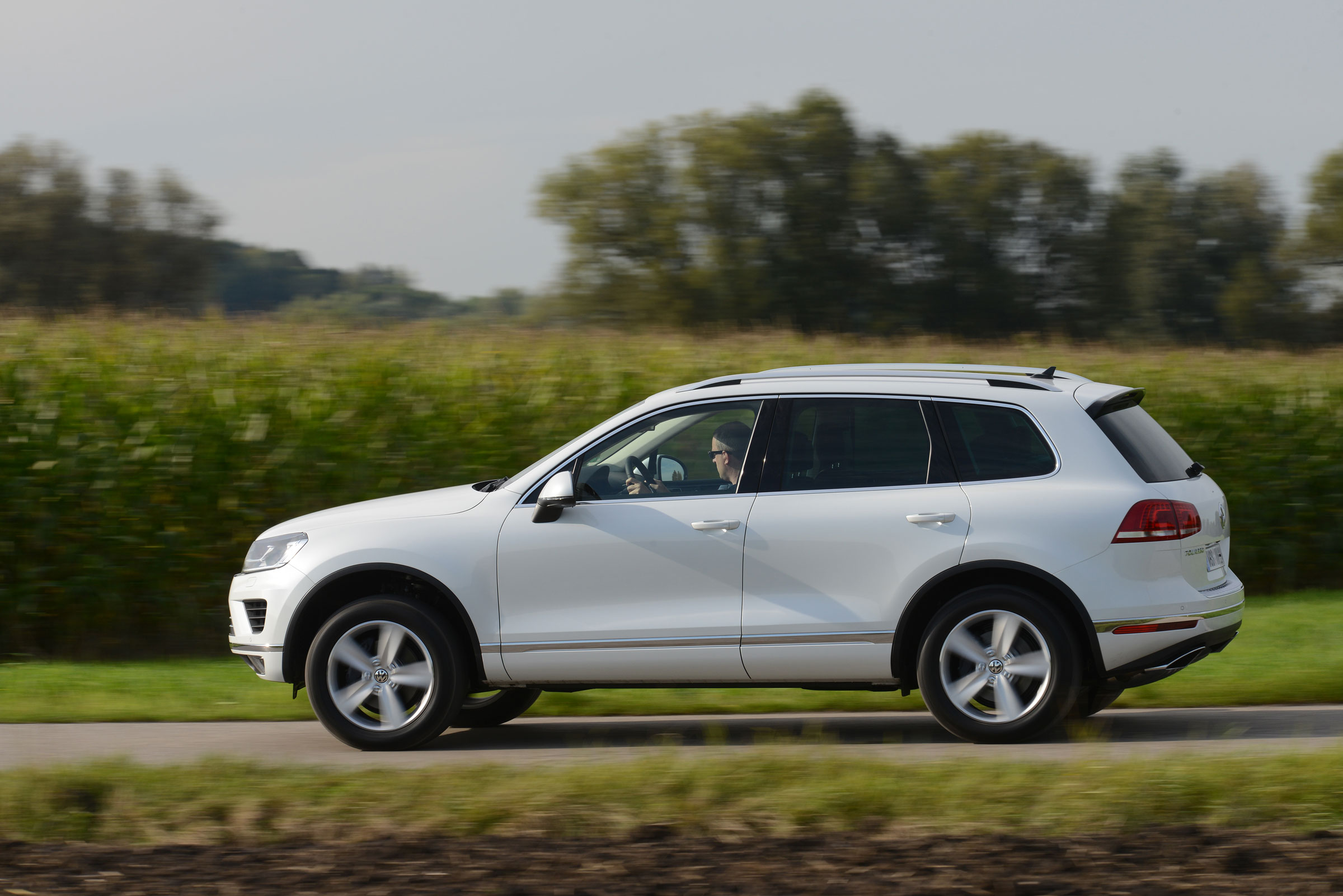 VW Touareg side