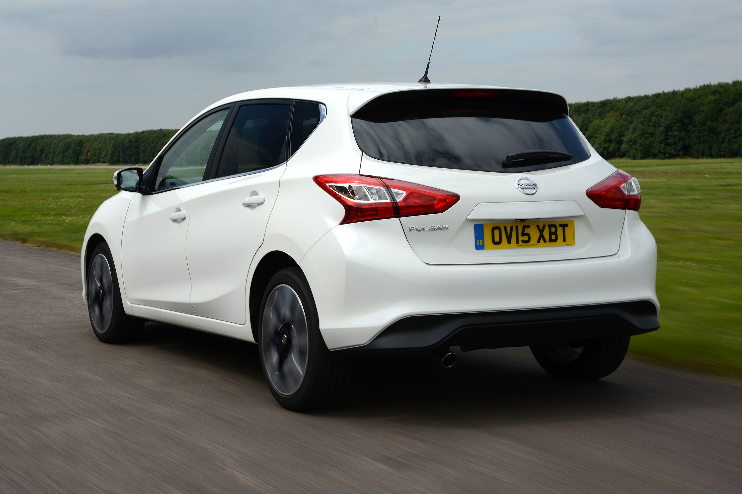 Nissan Pulsar - rear tracking