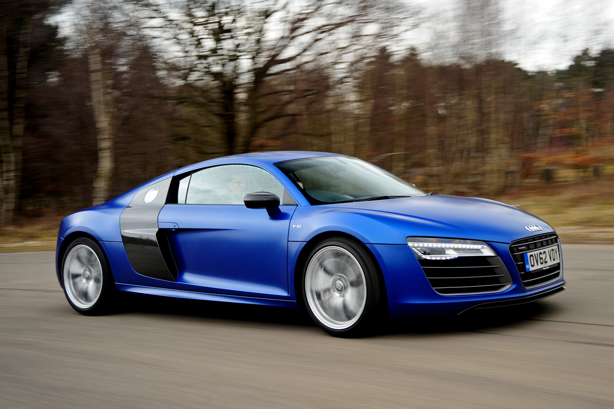 Audi R8 coupe side