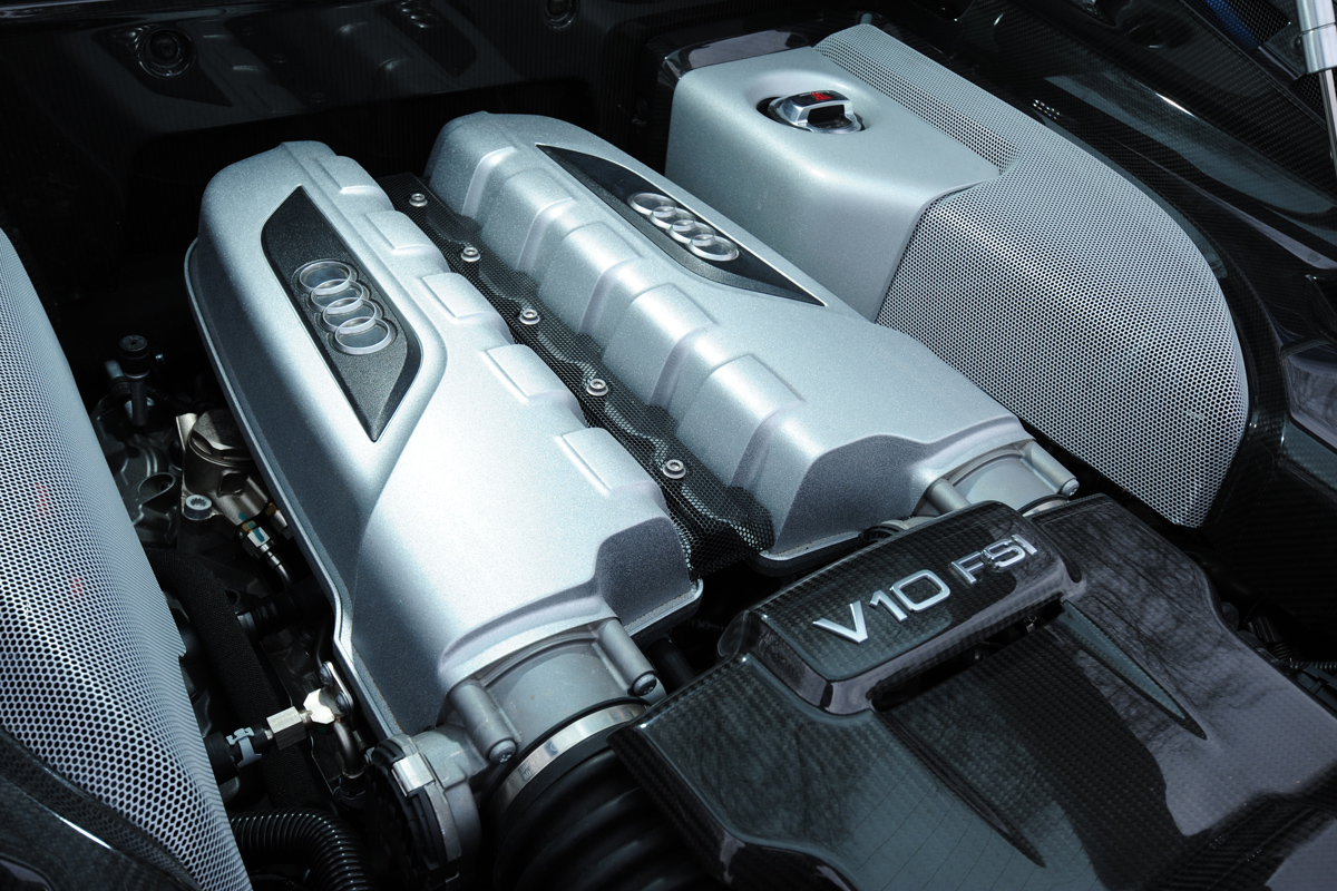 Audi R8 coupe engine